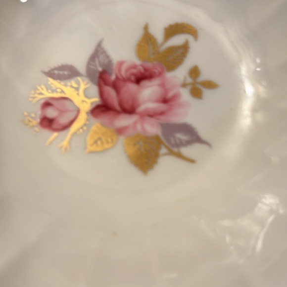 Aynsley Bone China Pink Floral with Scalloped Gold Trim Trinket/Pin Bowl - Picture 4 of 6